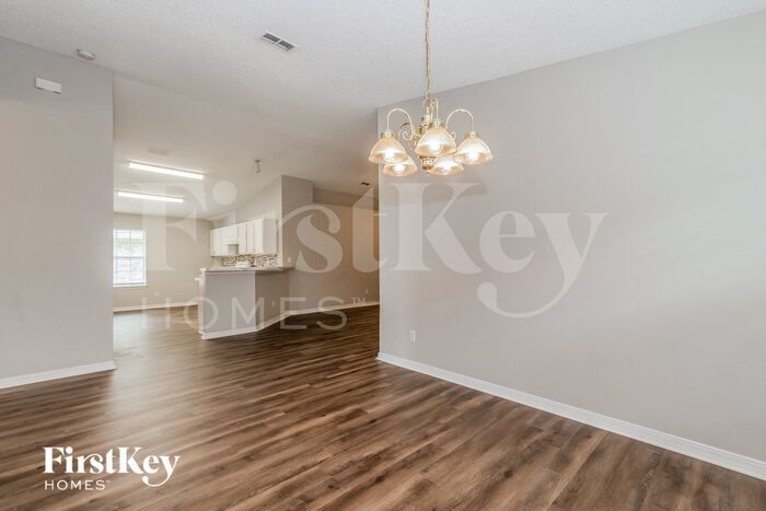Building Photo - 7354 Ironside Dr W