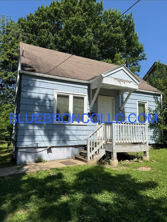 Building Photo - 124 S Forest Ave