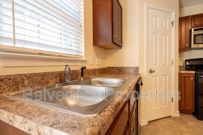 Building Photo - 36 Ackland Dr