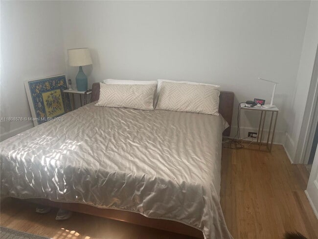 Building Photo - 27 NE 49th St