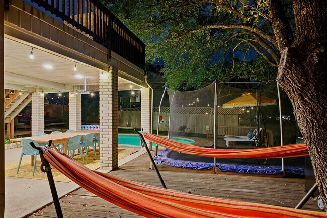 Building Photo - 2915 Quail Oak St