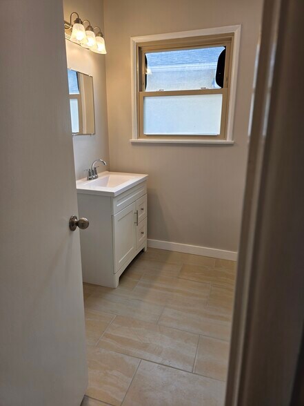 Building Photo - 3218 W 179th St