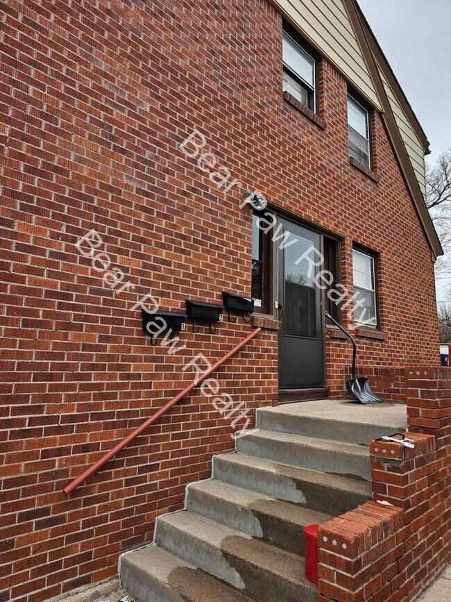 Building Photo - 708 W 1st Ave