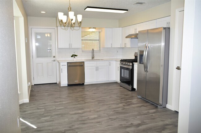 Building Photo - 2511 Maple Tree Ct