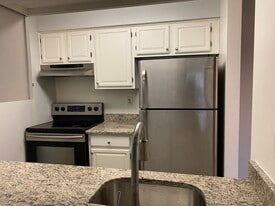 Building Photo - 1208 Ravens Crest Dr