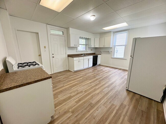 Building Photo - 3 Bedroom 1.5 Bathroom in Highspire!