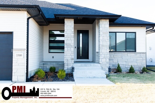 Building Photo - 5 Bedroom and 3 Bathroom House