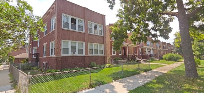 Building Photo - 4222 N Laramie Ave