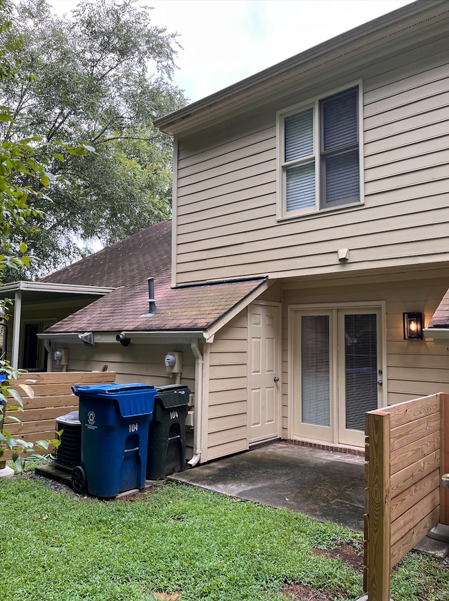 Building Photo - 104 Sparger Springs Ln