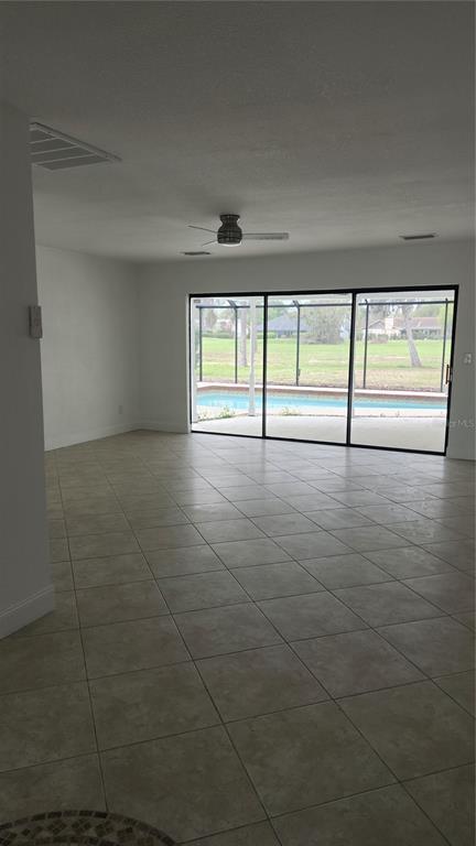 Building Photo - 2001 Country Club Ct