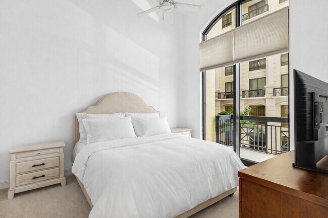 Building Photo - 701 S Olive Ave