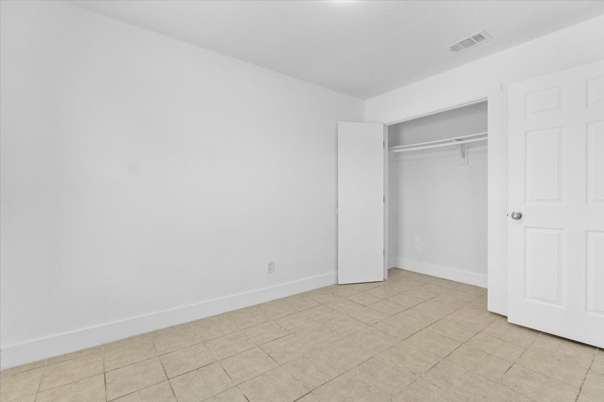 Building Photo - 2828 Cottonwood Ln