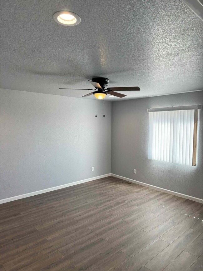 Building Photo - 324-326 W Coral Dr