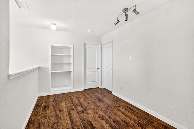 Building Photo - 1202 Arizona Dr