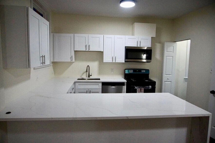 Building Photo - 4313 S King Dr
