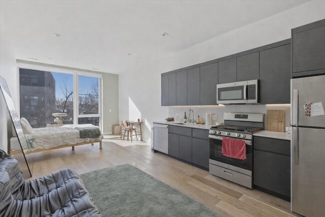 Building Photo - 4513 N Clark St