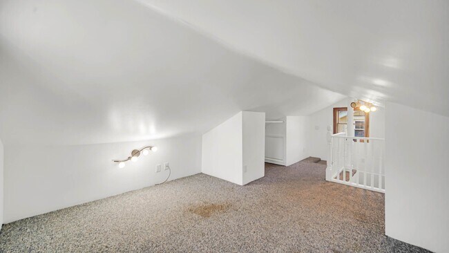 Building Photo - 2 Bedroom 1.5 Bathroom House for Rent!