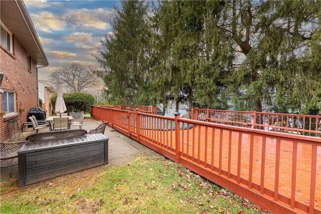 Building Photo - 1274 Folkstone Dr