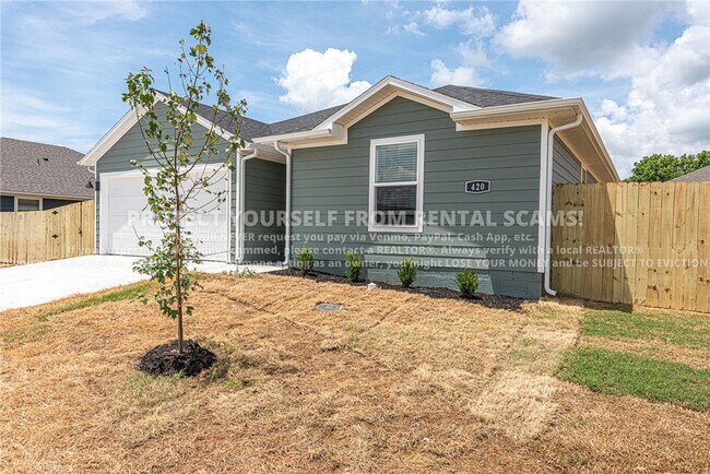 Building Photo - 420 Raegan St