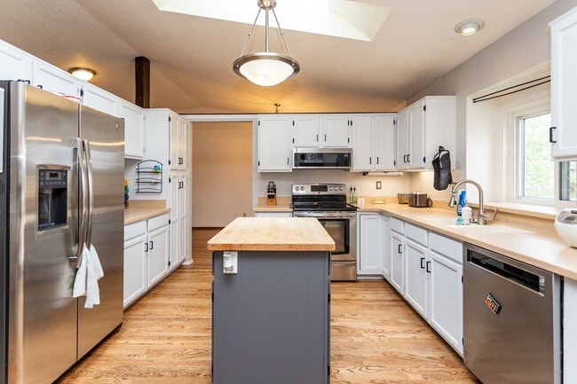 Building Photo - Beautiful Briargate Home on a Spacious Cor...