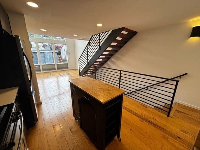 Building Photo - Modern Townhome For Lease Near Columbia City | 2 Bed | 2.5 Bath | A/C | Covered Parking