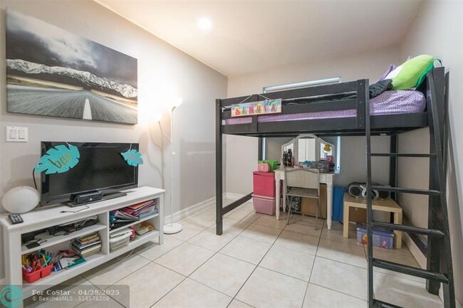 Building Photo - 9200 SW 51st Pl