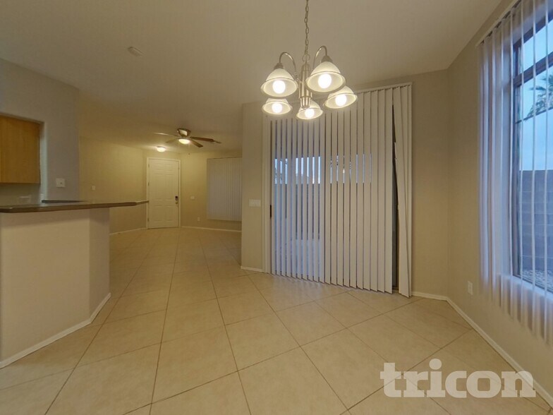 Building Photo - 735 S Bedford Dr