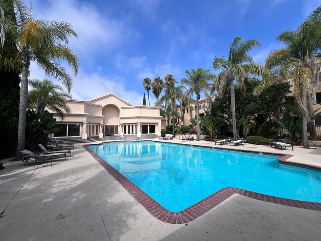 Building Photo - $500 Move In Special - Studio in the Venetian Community in UTC w/ Parking Included!