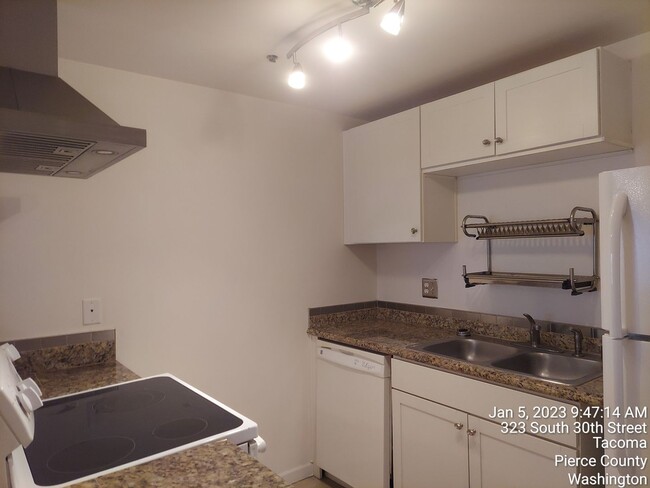 Building Photo - For Rent - Tacoma darling 1 bedroom 1 bath...