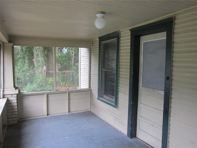 Building Photo - 720 NW 22nd Ave