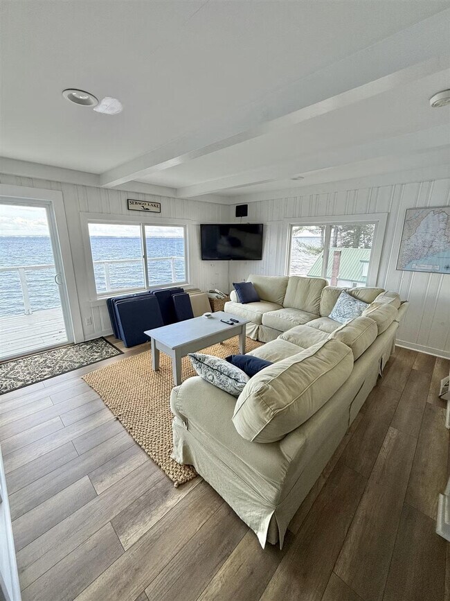 Building Photo - 28 Beach St