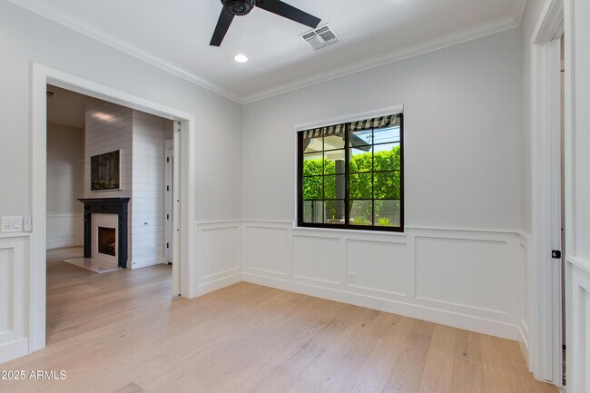 Building Photo - 3802 E Highland Ave