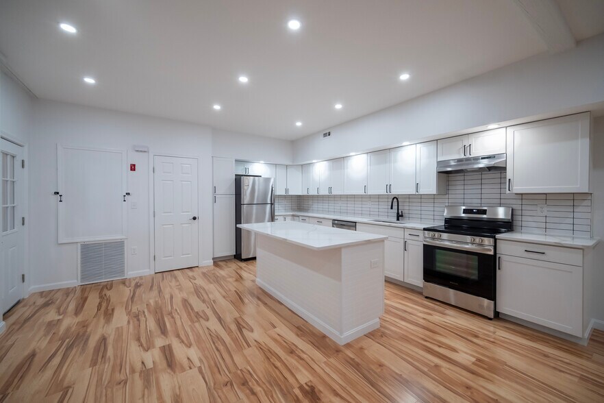 Open Concept living - 10 Wampanoag Trl