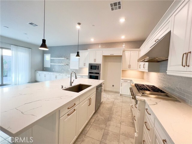 Building Photo - 122 Gemini