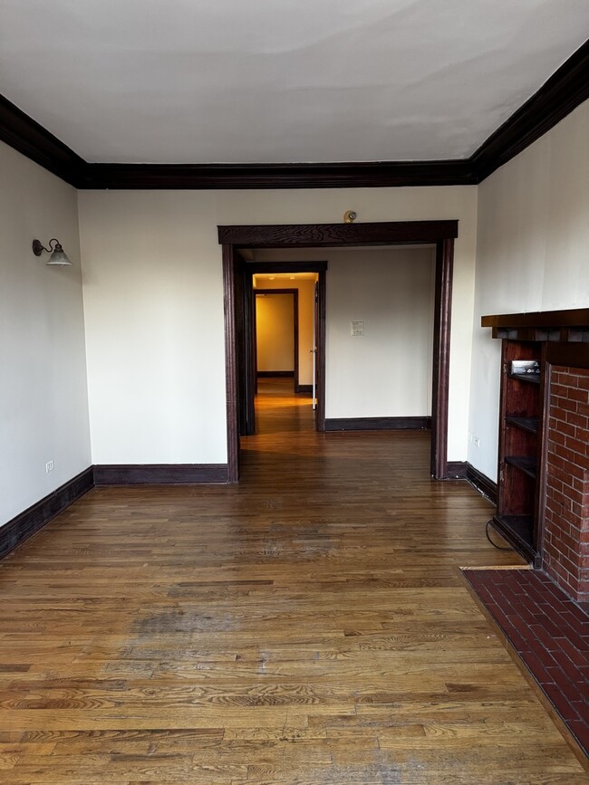 Building Photo - 3700 N Sheffield Ave