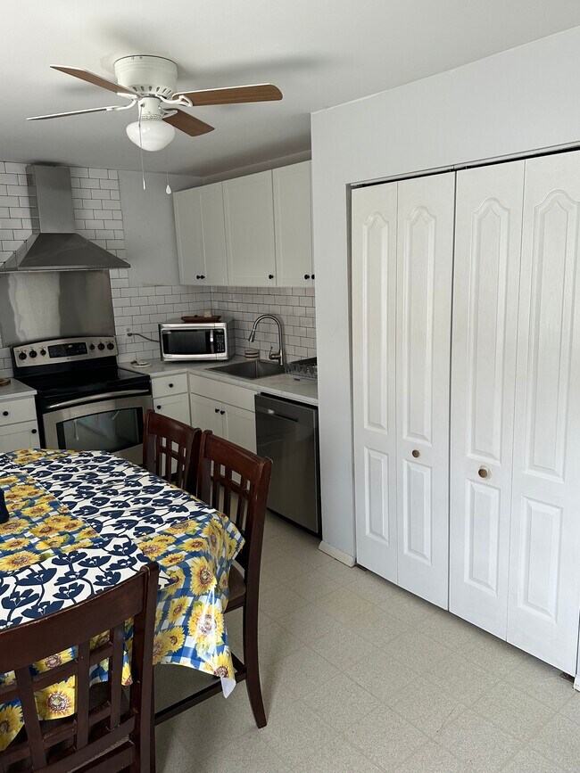 Building Photo - 108 S 22nd St