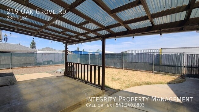 Building Photo - 219 Oak Grove Rd