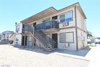 Building Photo - 3021 E Carey Ave