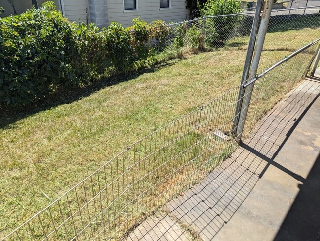 Building Photo - 2 Bedroom Pet-friendly Clarkston Apartment...