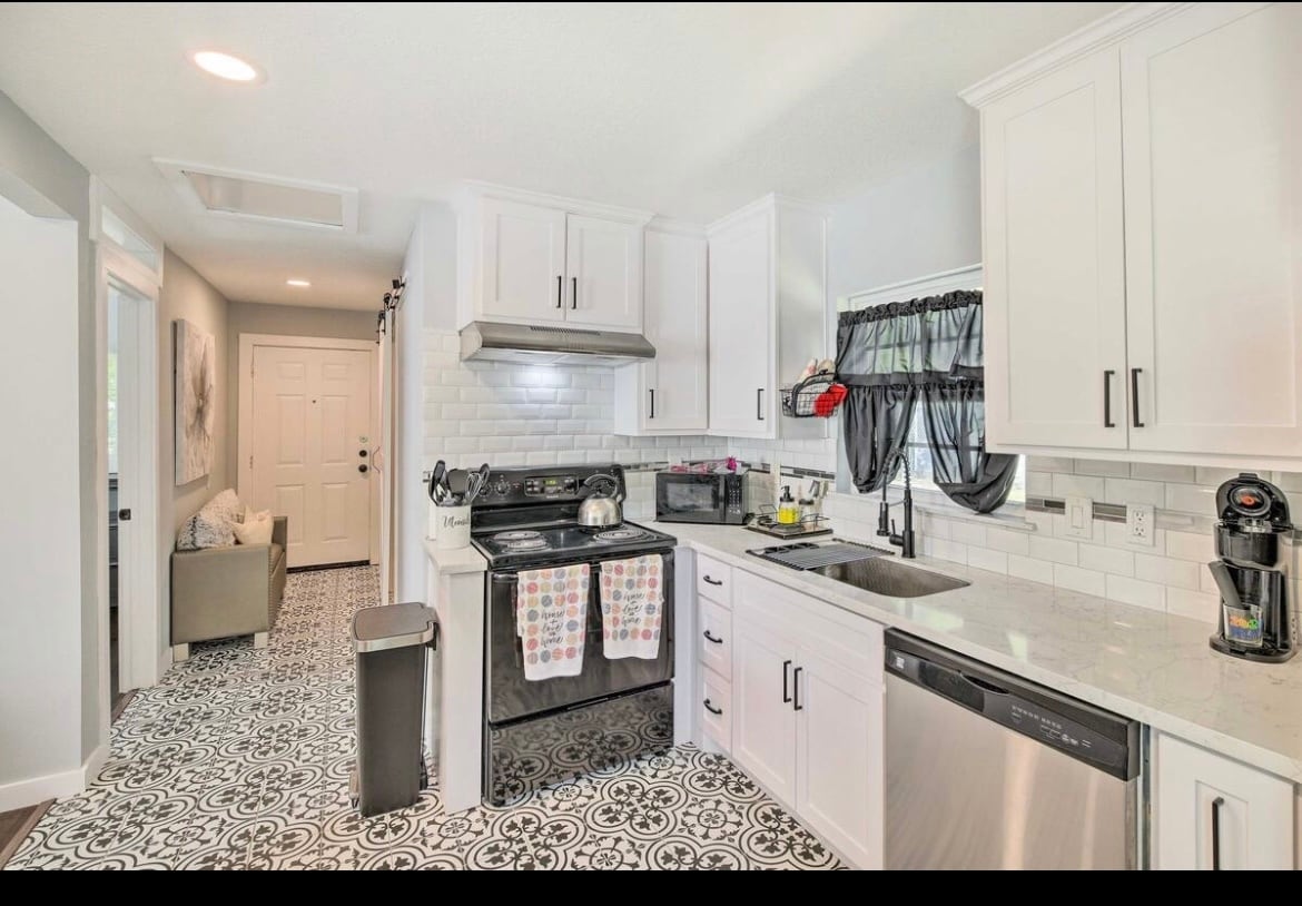 Building Photo - 7652 Teesdale Dr