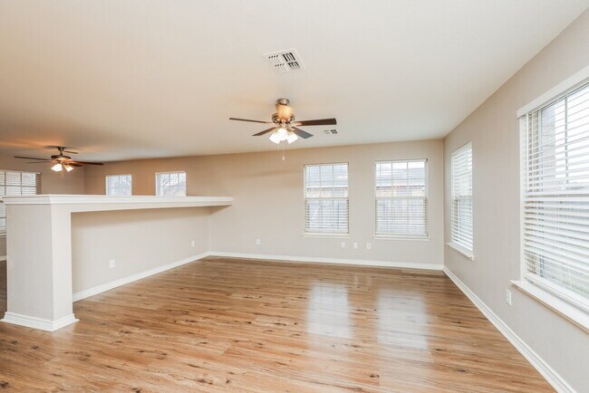 Building Photo - 310 Quail Run Rd