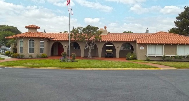 Building Photo - Parque La Quinta