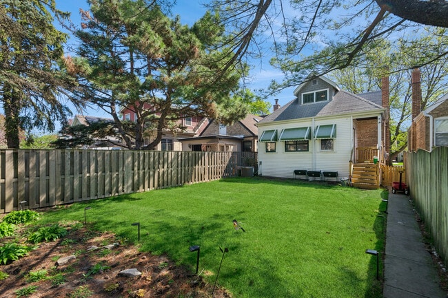 Building Photo - 5266 N La Crosse Ave