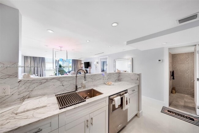 Building Photo - 5838 Collins Ave