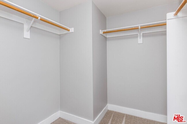 Building Photo - 11851 Laurelwood Dr