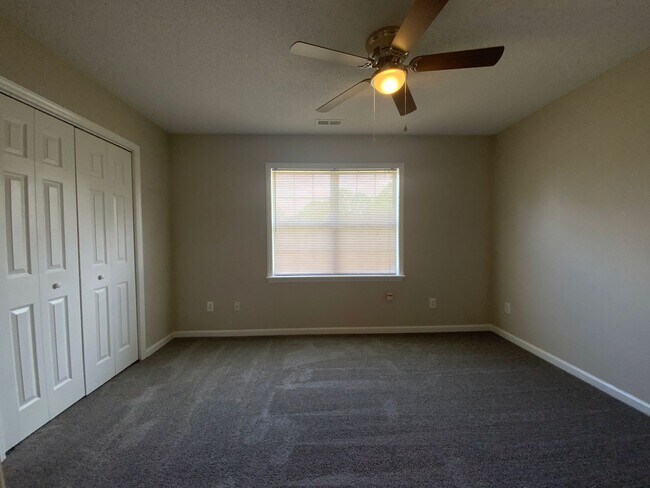 Building Photo - Welcome to Silver Creek Golf Course!