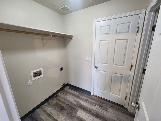 Building Photo - 5513 Aspenwood Ave