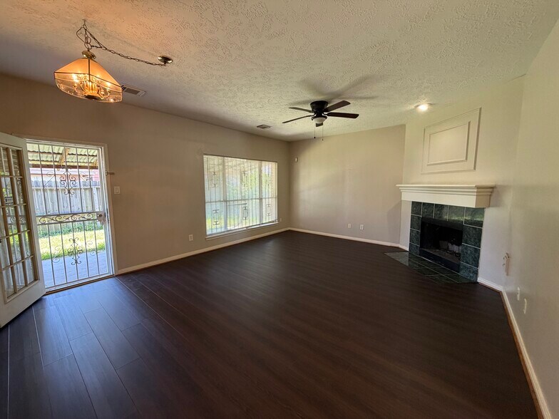 Building Photo - 13403 Agarita Ln