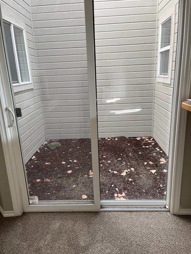 Building Photo - 2664 E Bridgecreek Dr