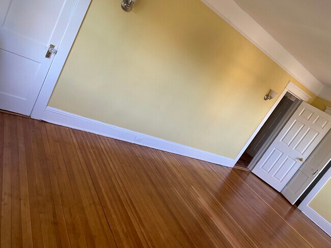 Building Photo - 110 Chauncey Ave